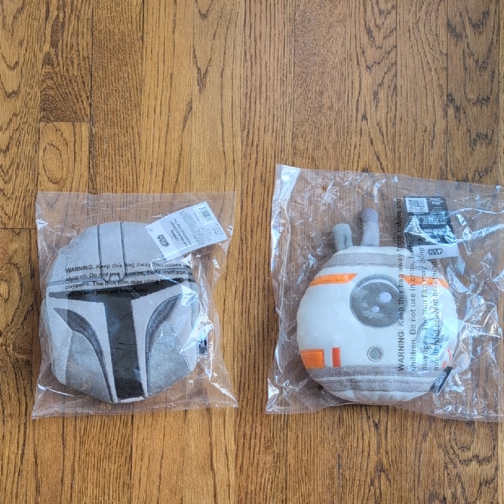 NWT Set Of 2 Plush Squeaky Toys The Mandalorian And BB-8 Round Plush Dog Toys